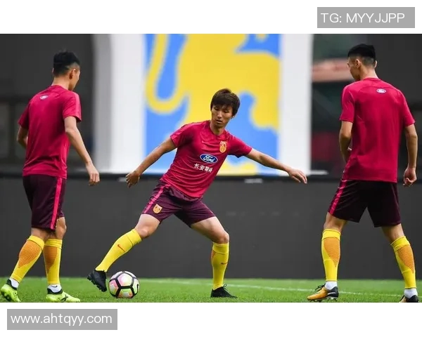 中国男篮迎战立陶宛强强对决引发球迷热议与期待 中国男篮迎战立陶宛强强对决引发球迷热议与期待